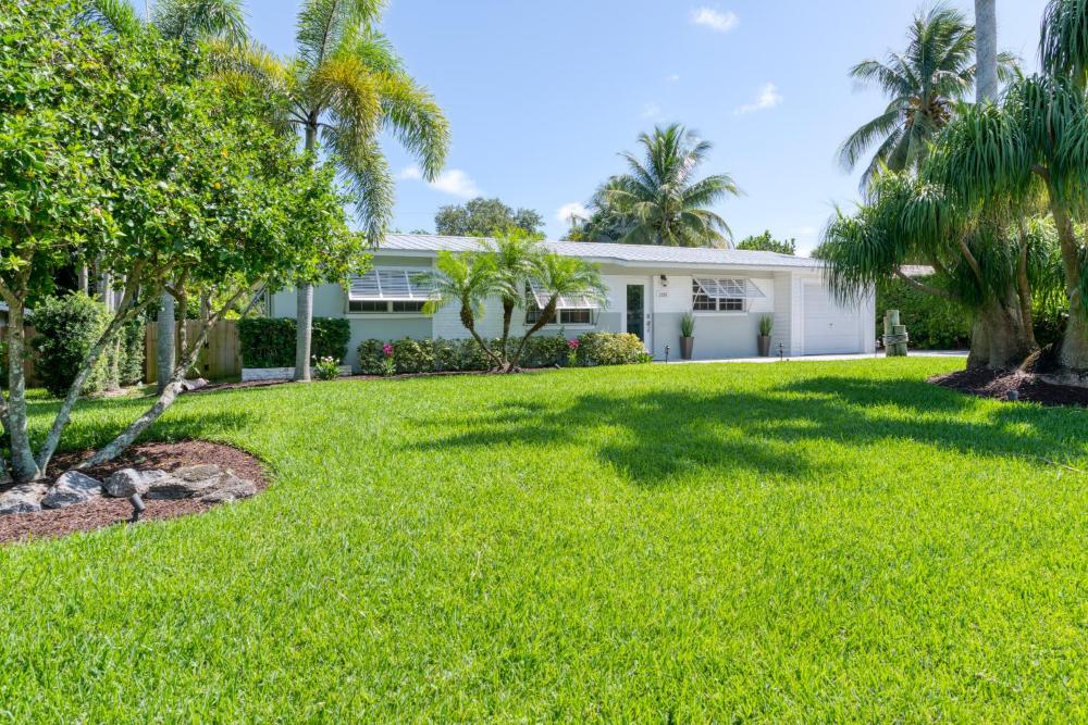 Enchanting Juno Beach Home! Sleeps 8!